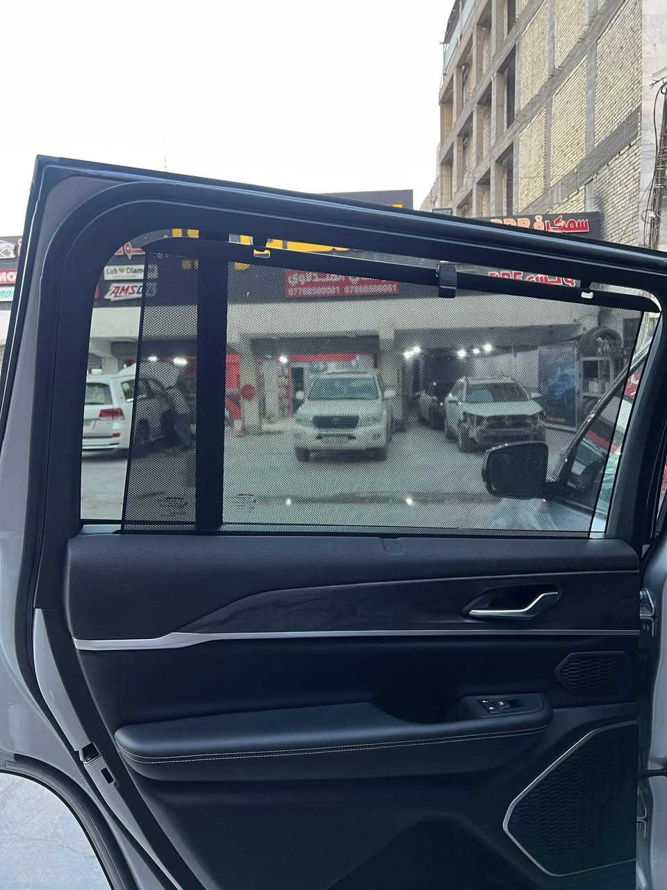 جيب ٢٣ مكفوله حته الدعاميات بدون حادث لمتد بلاص بانوراما باب خلفي كهربائي رادارات تحديد مسار قياده ذاتيه ٦ كامرات محيطيه كامره داخليه كشنات تدفئه وتبريد حته الخلفي المقاعد الخلفيه ملكيه داخل اسود ومطعم صاج اربعه انظمه قياده تحكم ستيرن كامل شاشه جبيره لايت زنون بلادي بلوجكتر زنون محرك ٣٦٠٠ السياره اني مستوردها عله ايدي ماشيه ٣٠ الف بعدها بحاله الكاله رقمها بغداد سعرها 35 الف ولتقارنها بسياره بيها حادث الي يدور مناسب كلشي اكو بالسوك ***********  مكان السياره بالكاظميه
