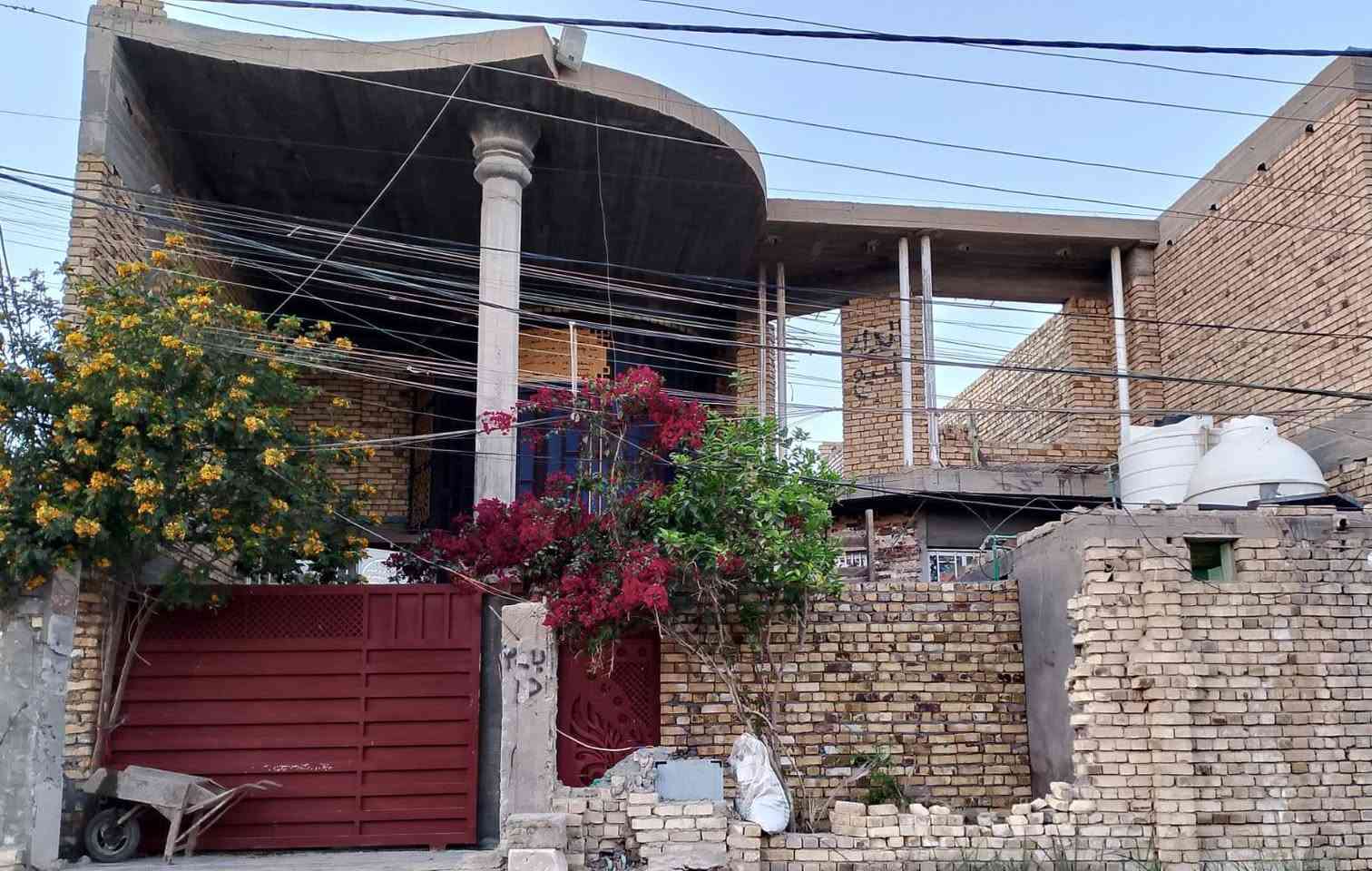 السلام عليكم
بيت للبيع المساحه 220 متر 
طابو زراعي طابقين الموقع ذي قار الرفاعي قريه شويلي بدايه شارع ثلاثين تبليط من جهة الشط
للأستفسار ***********
