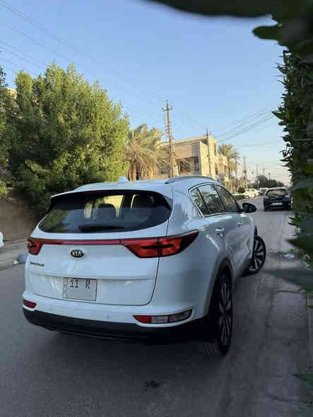 السلام عليكم 
كيا سبورتج 2017 فول 1/1 عدة البنراما 
مال شركة الدولية سابقاً كانت بل ضمان 
ماشية 91 الف كيلو متر حقيقي 
السيارة مكفولة كفالة عامة من الصبغ و التبديل
كير مكينة كفالة عامة
على ايد وحدة من الزيرو
بيها مكانين بارد بل جاملغ ل امامي شبر وبل باب لخلفي شبر بدون فتح بدون اي شي 
مواصفات 
بصمة
سايد بريك بصمة
حساس امامي خلفي
نفكيشن 
مري شفط
اشاير مري
لد نهاري
كراسي امامية كهرباء
تبريد بيانو 
قطعتين تبريد
اوتو هولد
درايف مود
شاحن واير ليس
داخل حمصي
سماعات JBL 
ويل كب كروم 
نظام اوتو هولد
مانع تزحلق
مانع نحدار 
السيارة باسمي ورقم جديد انكليزي وهزة جديدة وسنوية ل2029 
مكان السيارة بغداد البنوك 
وسعرها :183 وبيها مجال بسيط
للاستفسار : ***********
