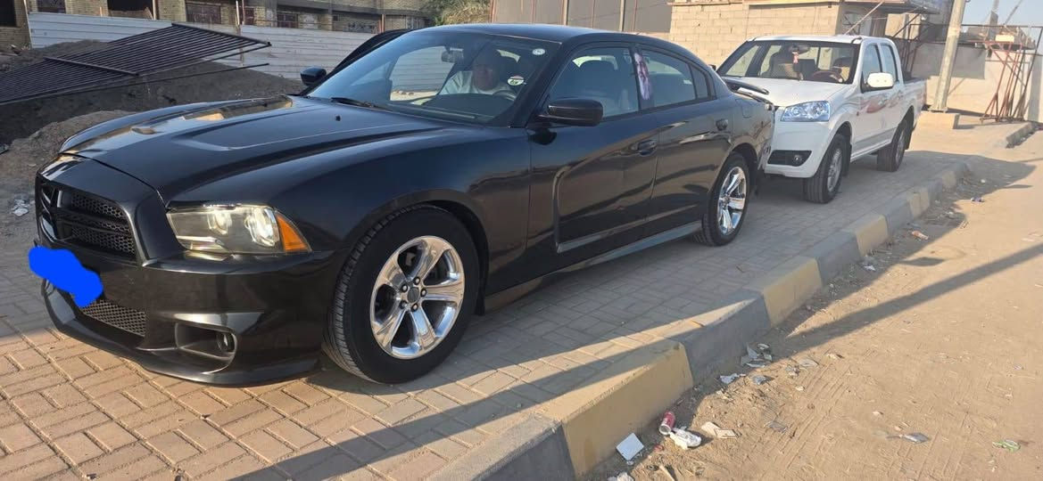 السلام عليكم 
ادوات ادوات ادوات
جارجر 2014 بدون كصه وكفاله من السرقه السياره خير من الله ترايك العراق كله جاهزه وما ناقصه شي بس حداديه لوحات شماليه سعر 70 ورقه وبيه مجال  للاستفسار ***********
