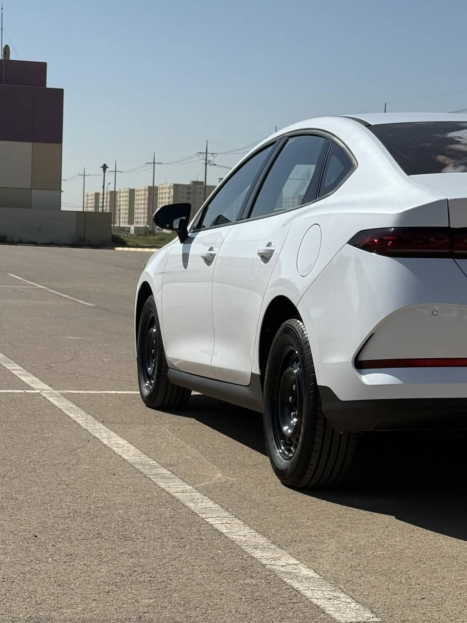 BYD كن پلاس 2025
اللون أبيض للبيع 
المواصفات :- 
-داخل أحمر 
-كشنات جلد 
-شاشة لمس 
-اوتو هولد 
-أشاير مري جانبية 
-ويل حجم 16 
-وبعد بيها مواصفات ومعروفة مواصفاتها
ممشى السيارة الكلي.         11،000 
مكفولة كفالة عامة ، 
رقم السيارة بغداد تحويل مباشر 
للبيع بسعر 18،800 وبيها مجال للأستفسار أكثر خاص او الاتصال : 
*********** واتساب 
*********** اتصال فقط
