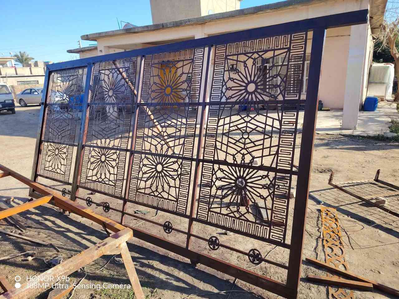 الذواقين فقط مع احترامي للجميع لحك واشتري باب حوش توني خلصت شغله السعر 375واصل لبيتك وين ما تكون  مع كافة ملحقاته ***********....***********ابو نعمه عبد المؤمن الخلوي
