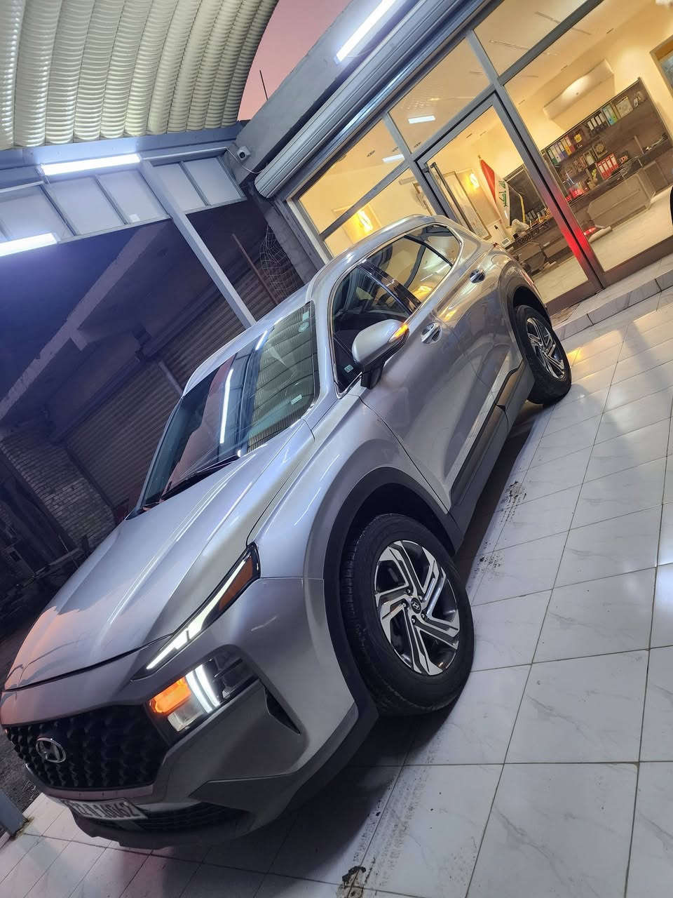 سلام عليكم مكلف بلنشر بيع مستعجل اي استفسار الاتصال بلرقم مال صاحبه جوه 
 هيونداي سنتافي ٢٠٢٣ وارد امريكي
حادثه حافه بنيد ودعاميه وبيه بارد قليل بلجاملغ سايق فقط بدون اي دواخل وبدون ايرباك وصور حادث بلمنشور 
 مواصفاته ماشيه 59 مايل
بصمة تشغيل +ابواب وتشغيل عن بعد 
محرك ٤ سلندر ٢٥٠٠GDI تنفس طبيعي 
5 راكب 
تبريد قطعتين كشن كهربائي سايق اشاير بلمري شفتات بالاستيرن مودات قياده جنطه كهرباء تدفئه بلكشن كامره دواره شاشه كبيره تحكم استيرن جهتين
جنطه كهرباء وباقي مواصفات معروفه
 رقم اربيل الدولي تحويل مباشر
 مكاني بغداد قرب علوه الرشيد يم القوس 
اي استفسار _ ***********
    ***********
