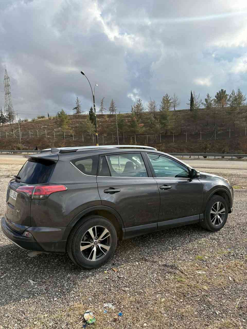 RAV 4 2017
ئەمریکی - بێ بۆیاخ ،بێ ئێرباگ و بێ ژوور تەنها شاسی یەک قۆپی گجکەی هەیە هەر چانەکرایتەوە - سێ جێ كەمەک تعديلى هەیە ، مواصفاتى فول XLE ( بەسمە - سلايت - شاشه - كاميره - رادار  - خەتی جادە - لایت لید و زینون...)
تا ئێستا تەنها 69000 مایل ڕۆشتیە
گێڕ و مەکینە و تبرید بە شەرت 
ڕەقەم و هەزە و سنوی نوێ
خاوێن و یەک دینار مسروفی نییە
بۆ ڕەسمی زیاتر نامە بنێرە
رقم تلفون ***********
سعرى 165$ مجال أربيل, العراق
