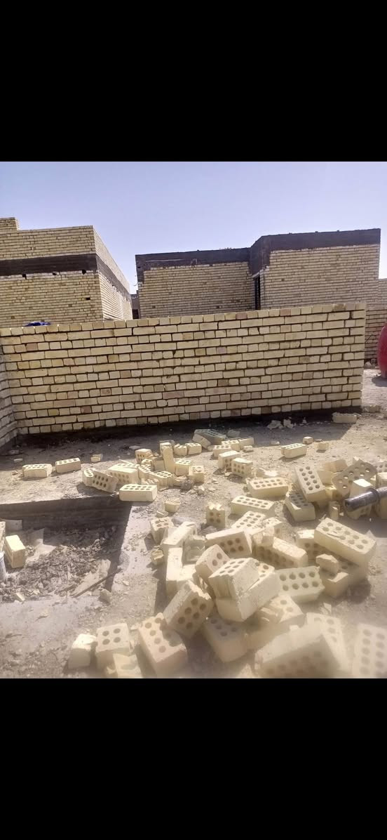 خلفه بناء متفرغ الان بناء فرشي عكاده شغل اولا شرط والتزام بلعمل داخل كربلاء ***********
