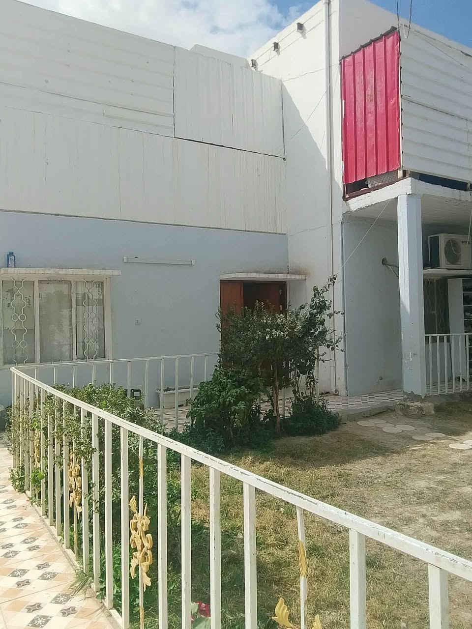 دار سكني للبيع 🏛️ 
_________________

🔰 الموقع #دور_النسيج_دور_الجاهزه
قرب مدرسه المثنئ الابتدائيه
دور العمال

----------------------------------------
🔳 طابو صرف           
🔳 المساحه 250 متر
🔳بيوت الجاهز مع اضافات

--------------------------------

💎 تفاصيل البيت 💎
....
يتكون من طابقين الطابق الاول يحتوي عله استقبال وصاله ومطبخ و ثلاث غرفه نوم  وصحيات بالداخل والخارج وحديقه كراج سياره   الطابق الثاني يحتوي على ثلاث غرف نوم مع مجموعه صحيات
--------------------------------
#السعر_خاص

⚜️ للاستفسار اكثر⚜️
#واتساب_اتصال_***********
