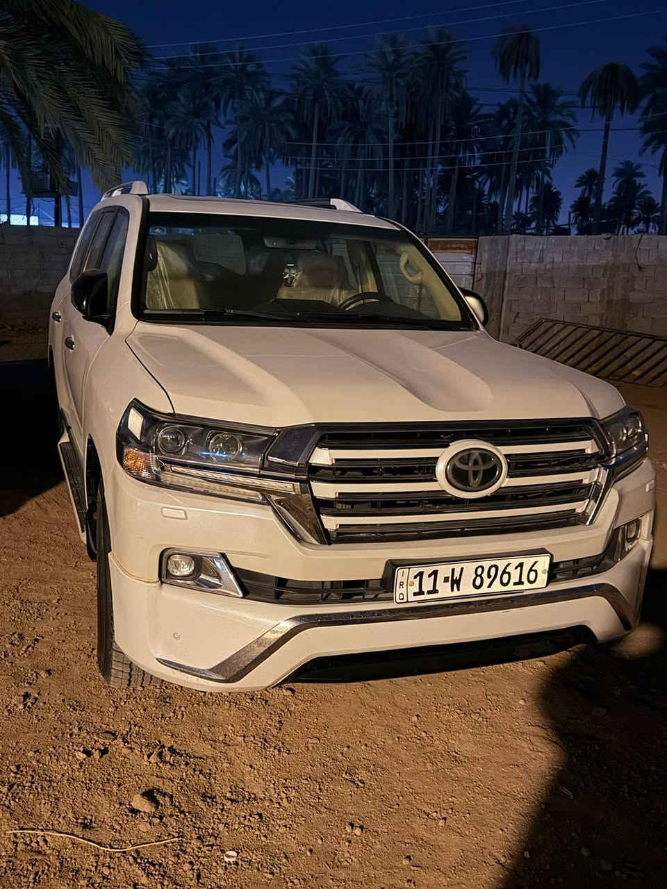 السلام عليكم للبيع لاندكَروز  GXR موديل ٢٠١٧ اعلئ فائ بلاندكروز وايت ادديشن مكفوله كفاله عامه من الضربه والتبديل والصبغ فقط تكحيله قدر اصبع بلجنطه مواصفاتها فول للاخير ماشيه ١٦٦ الف ٦ سلندر رقم بغداد تحويل مباشر السعر ٤٦٥ وبيه مجال بصيط عنواني الحله قرب العلويه شريفه ع للاستفسار رقمي / ***********
