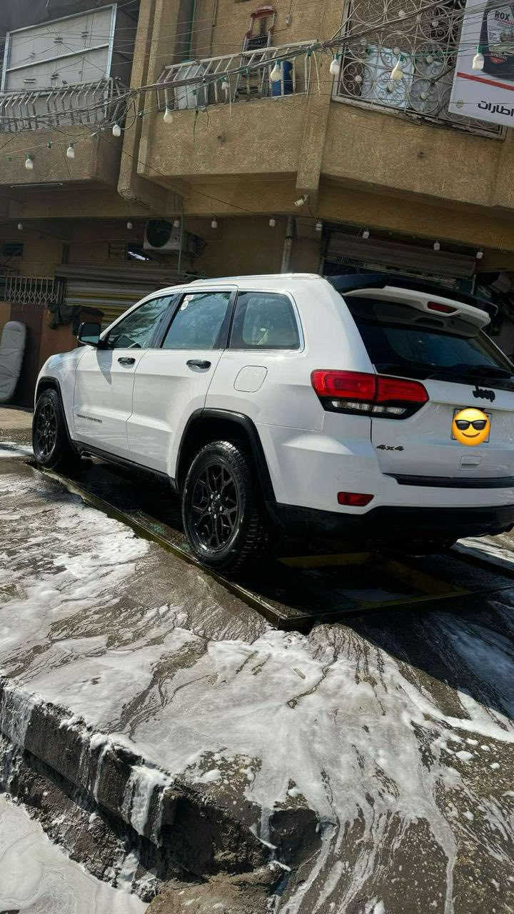 السلا عليكم جيب لاريدو موديل ١٤ خليجي فتحه مكينه ٦ سلندر بيه ٣ قطع صبغ رقم بغداد الجديد تحويل مباشر 
السعر ١٩٠$ وبيه مجال 
***********
