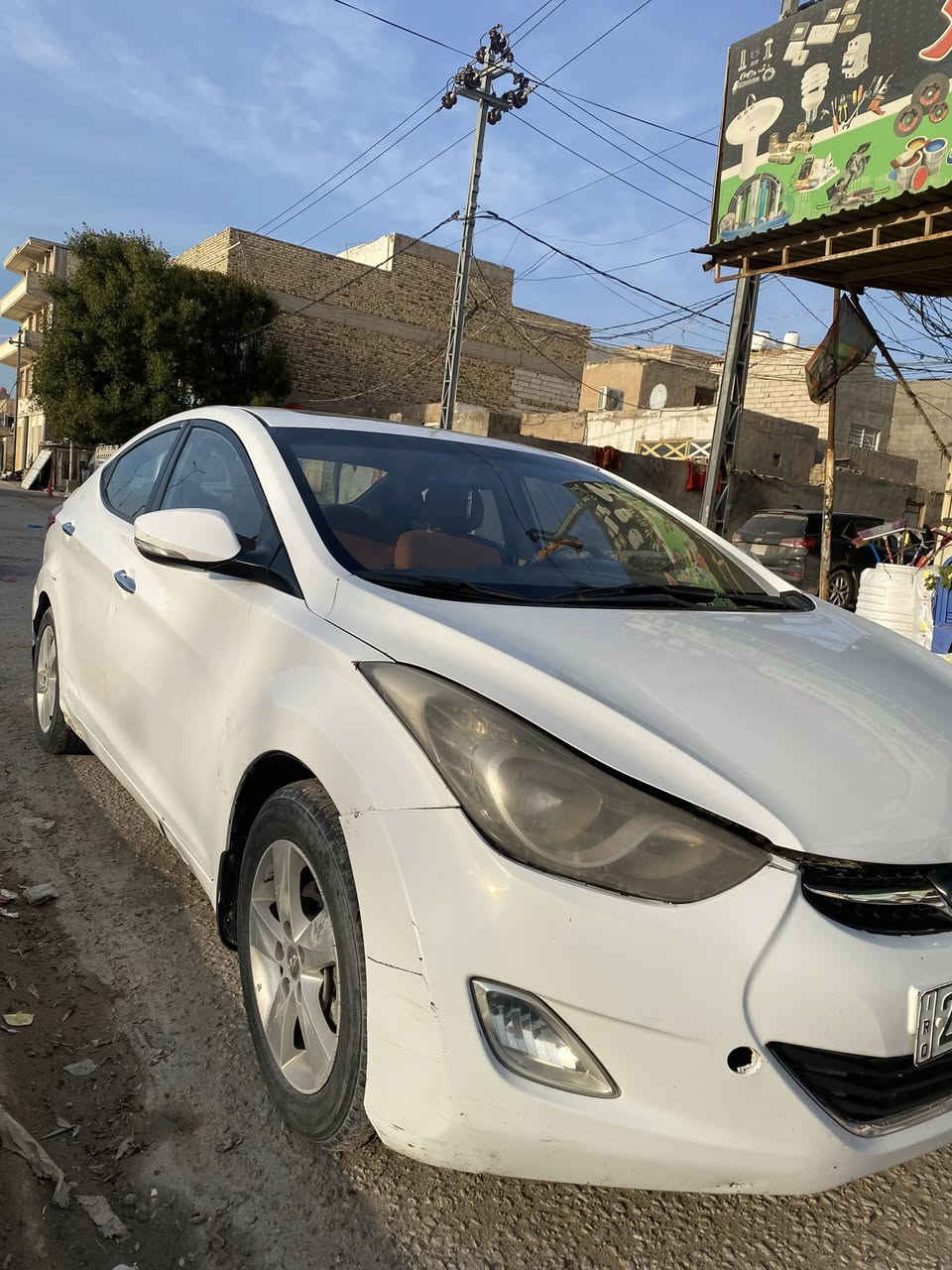 اللنترا 2014 محرك 1800 السيارة بيها 3 قطع صبغ بدون دواخل مكانها النجف للتواصل ***********
