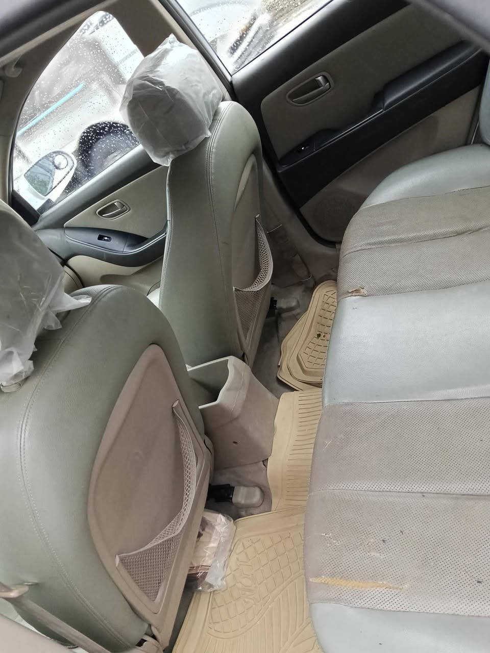 ئاڤانتا 2006 زۆر خاوێن بێمەسرەف هەموشتی شەریکە. بێ بۆیاغ یک نوقتەو چاڵی نیە بەشەرت..52 گەڵا  *********** شوێن حاجیاوا
