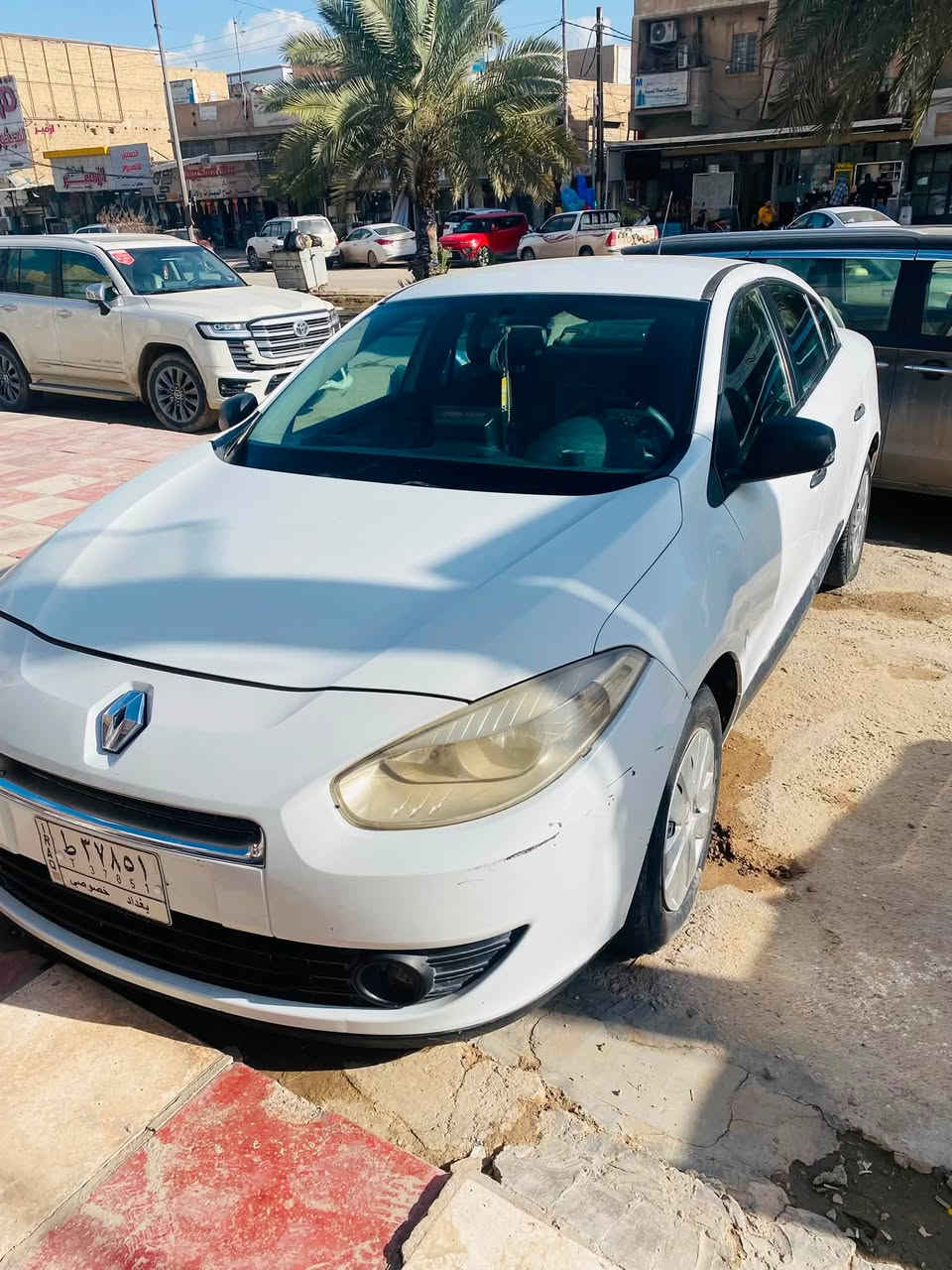 سلام عليكم
سياره رينو فلوينس  محرك 1600 اوتماتيك 
محرك كير مكفولات تروح تفحص بنفسك 
سياره لون ابيض  موديل 2013 رقم بغداد  داخل كله جلد 
سياره قطعتين جاملخ  على جهت السايق مصبوغه   ودوسه اصلان ما مصلحه   بيه شخوط مثل ما موضح بالصور  
سعر 62ورقه  رقم ***********
