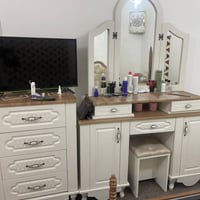 غرفة نوم مودرن • استعمال ٦ أشهر • خشب زان