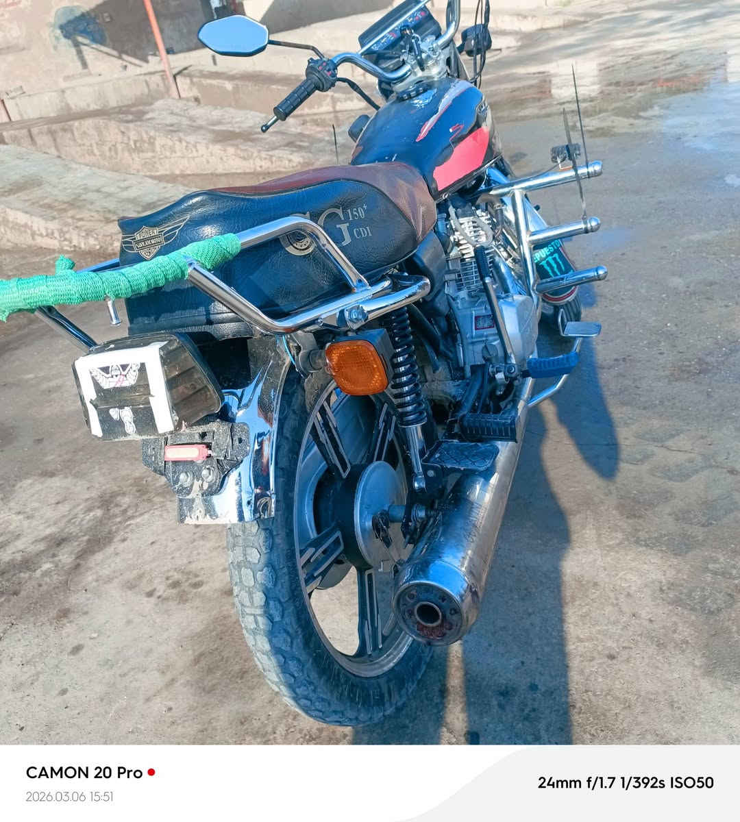 سلام عليكم دراجه سيفان   خمسه كير    البيع 375  شرط المحرك مابدل بي بس والفات ابريك وره جدام كله شقاله شرط  كهربايات شقاله نص سالف يشتقل *********** اذا رقمي مكاني صلاح الدين قضاء بيجي
