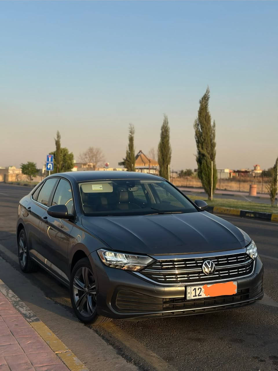 بسم الله وعلى بركة الله
🚗 للبيع – VW Jetta 2023 SE 🇩🇪

 – استخدام شخصي – السيارة باسمي (رقم نينوى)

🔹 المحرك: 1.5 تيربو 

🔹 العداد: 55000 ml

✨ مواصفات 

• دخول ذكي + تشغيل عن بعد

• مقاعد جلد

• كرسي السائق كهرباء مع دعم فقرات الظهر 

• تدفئة مقاعد أمامي 

‎• شاشة ذكية + Apple CarPlay & Android Auto

• رادار أمامي وخلفي + نقطة عمياء

• نظام مانع تصادم أمامي وخلفي

• الجامات الأربعة Auto

🚧 الحالة:

• ضرر خفيف بنيد + جاملغ اليسار بدون دواخل 

• جميع الإيرباكات سليمة ما عدا إيرباك الستيرن  

• قابلة للفحص الكامل عبر رقم الشاصي أو سونار

•رقم الشاصي : 3VWEM7BU2PM035646

🛞 تايرات جديده 

⛽ استخدام بنزين محسن فقط 

💰 السعر: 15,400 دولار – قابل للتفاوض للجادين 

📍 مكاني موصل 

ملاحظه عليها رقم مميز مو مع السياره

***********
