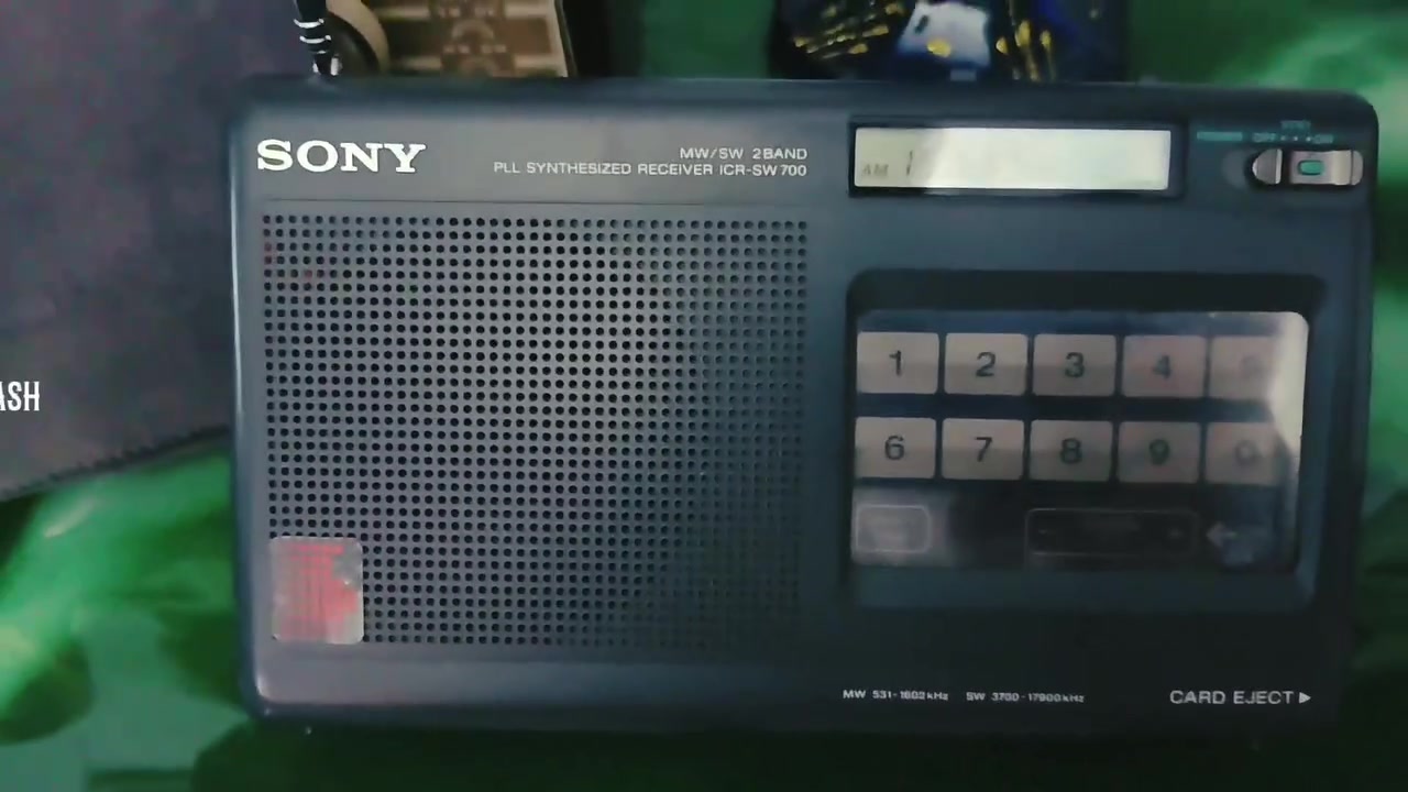 ولله الحمد انضمت هذه القطعة الي مجموعة مقتناياتي 
تقنية فريدة من شركة #سوني SONY،  نظام تخزين كروت او بحث تقليدي رقمي بخاصية "اللمس" TOUCH.
الطراز ICR - SW 700
صنع اليابان 1989


**إذا كنت صاحب هذا الإعلان وتريد حذفه لأي سبب، رجاءا أرسل رسالة إلى الدعم الفني**