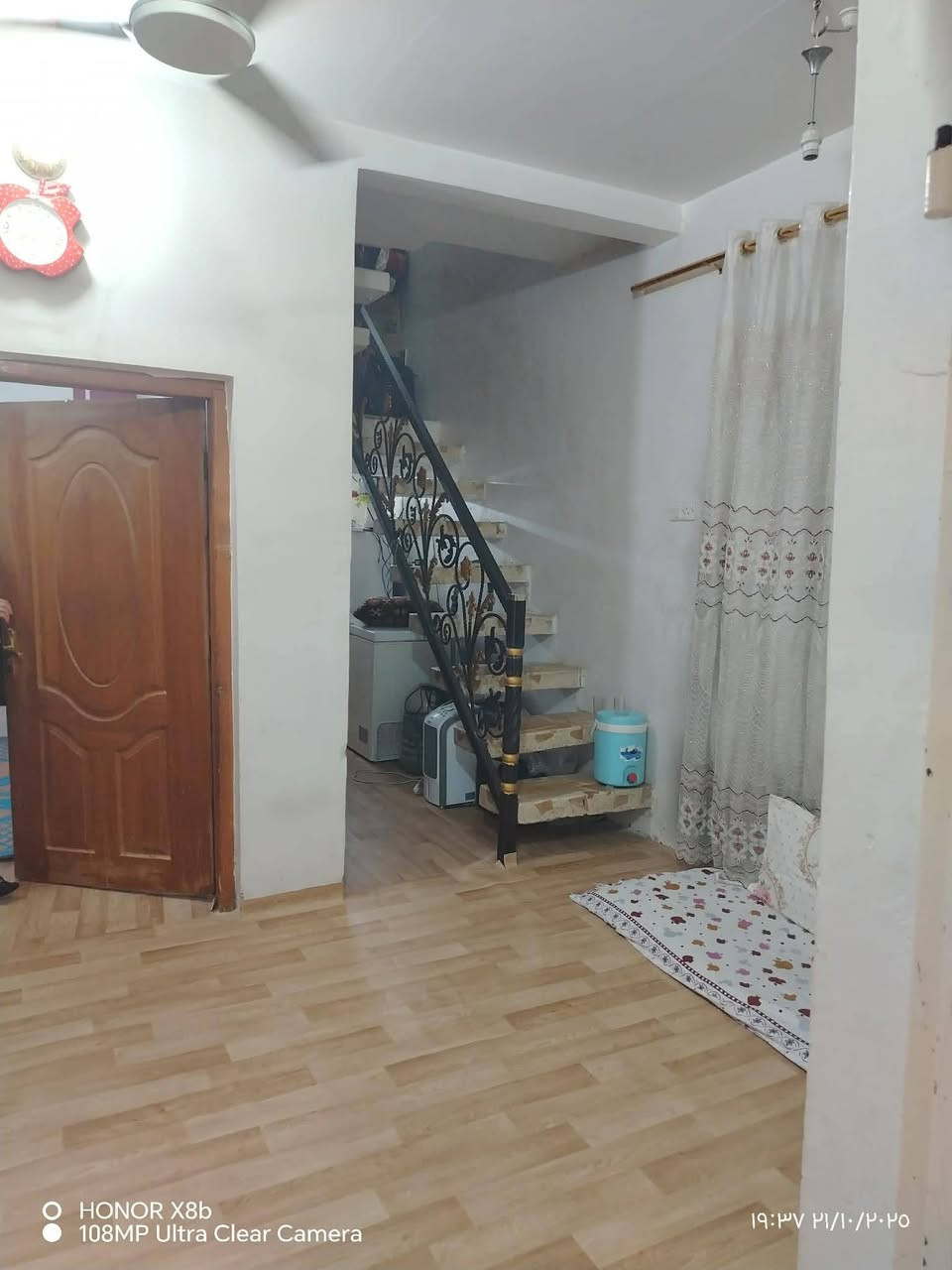 الدار للبيع نجف حي الجزيرة قرب مدرسة الشعب بيع مستعجل  المساحه 90متر  سقف اعكاده  واجهيه 9 النزال 10 يحتوي ألبيت غرفتين غرفه فوك وغرفه جوه والغرفتين  5في4 يحتوي على صالتين صاله طعام وصاله ضيوف ومطبخ مساحته 3في3 مثل ما موضح بل صورة ويحتوي على حمام خارجي و حمام داخلي +منورر
السعر 110وبي مجال للشراي 

الأستفسار ***********
