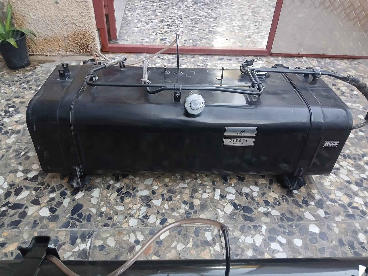 سلام عليكم للبيع تانكيات ١٠٠لتر مال كنتر بلادي كامل زيرو جيب وشد عل الفحل ***********مكاني بغداد
