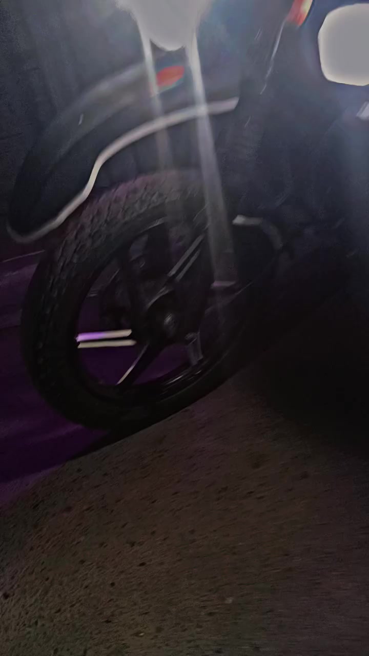 السلام عليكم 
بوكسر موديل 2022 
مرقمه بغداد باسمي دراجه كامله اي نقص مابيها كلها شغاله عليها اضافات بسيطه بلوجكترات درع واقيات ام الاشاير لايت زنون عالي ناصي ثلجي دراجه كامله اي نقص مابيها محرك مفتوح مره وحده شرط تجفيت شركه درجه اوله خرسه متسمعلها حس 
رقم الهاتف ***********
المكان بغداد ام الكبر والغزلان
السعر 1700
