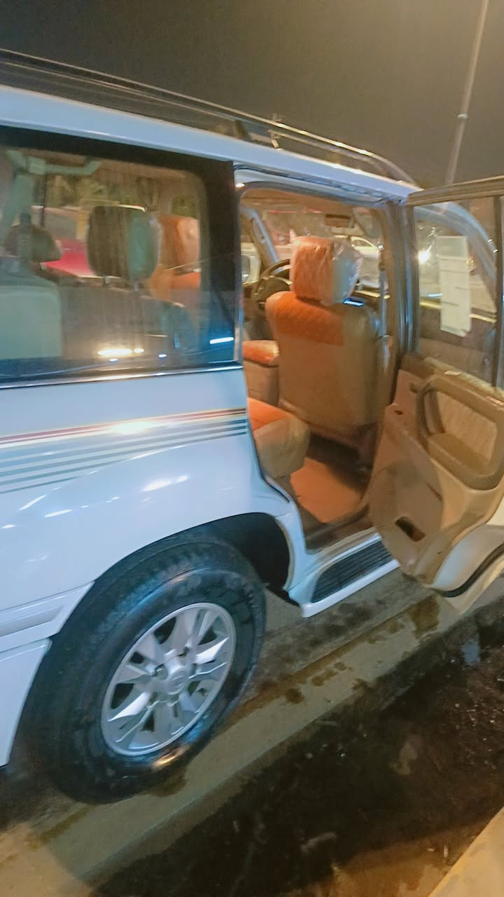 سلام عليكم الاندكروز مديل 2000محدثة 2007 دفع رباعي سيارة جاهزة وبعد احلى من صور بهواي سيارة مكفولة ما عدا جاملغ أمامي جهات سايق ومعدل على سيارة هواي سيارة غاز وبنزين دبل تنكي سيارة أحلى من صور هواي وجاهزة من كلشي ما ناقصة شي وشرط فحص وين ما تريد تعال افحص سيارة بسمي رقم بغداد سعر 145 ورقة وبيها مجال 
رقم صاحب سيارة ***********
مكان سيارة في النجف
