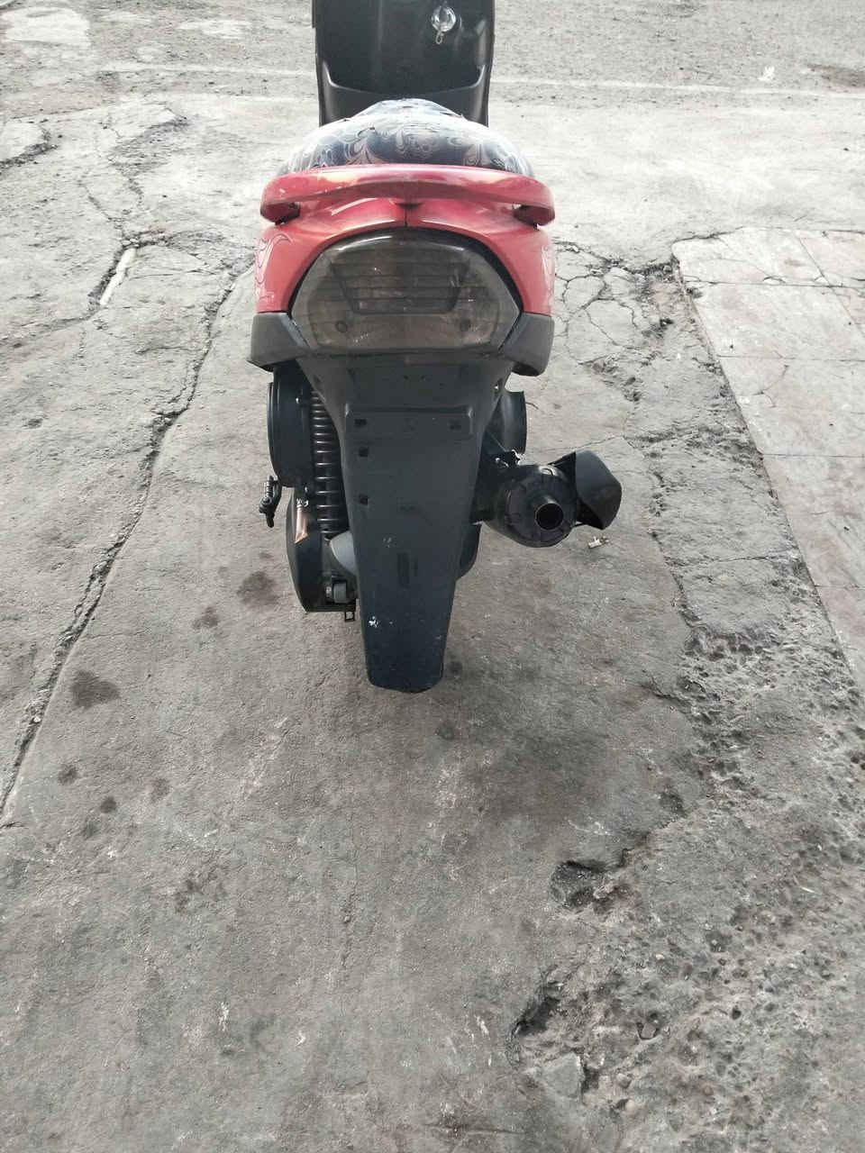 السلام عليكم ماك للبيع 55 سعر 400 وبيها مجال اتصال الرقم *********** عنواني بياع شرطهه
