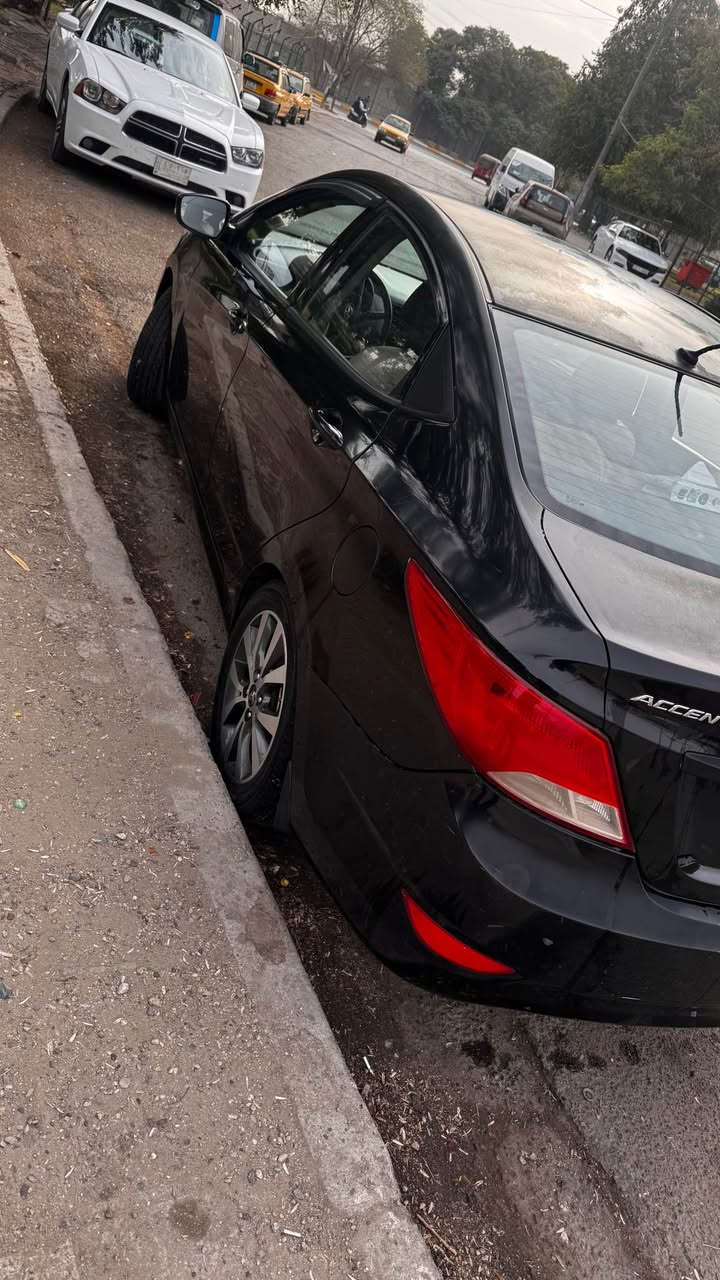 السلام عليكم 
هونداي اكسنت ٢٠١٥خليجي  
ماشية ٩٠,٠٠٠ كم 
مواصفات عادية 
بدون صبغ بدون حادث فقط بيها بارد قليل بالبنيد 
سيارة نظيفة ممتعوبة 
سعرها ٩,٠٠٠$ 
مكان السيارة زعفرانية 
 رقم الهاتف*********** بغداد, العراق
