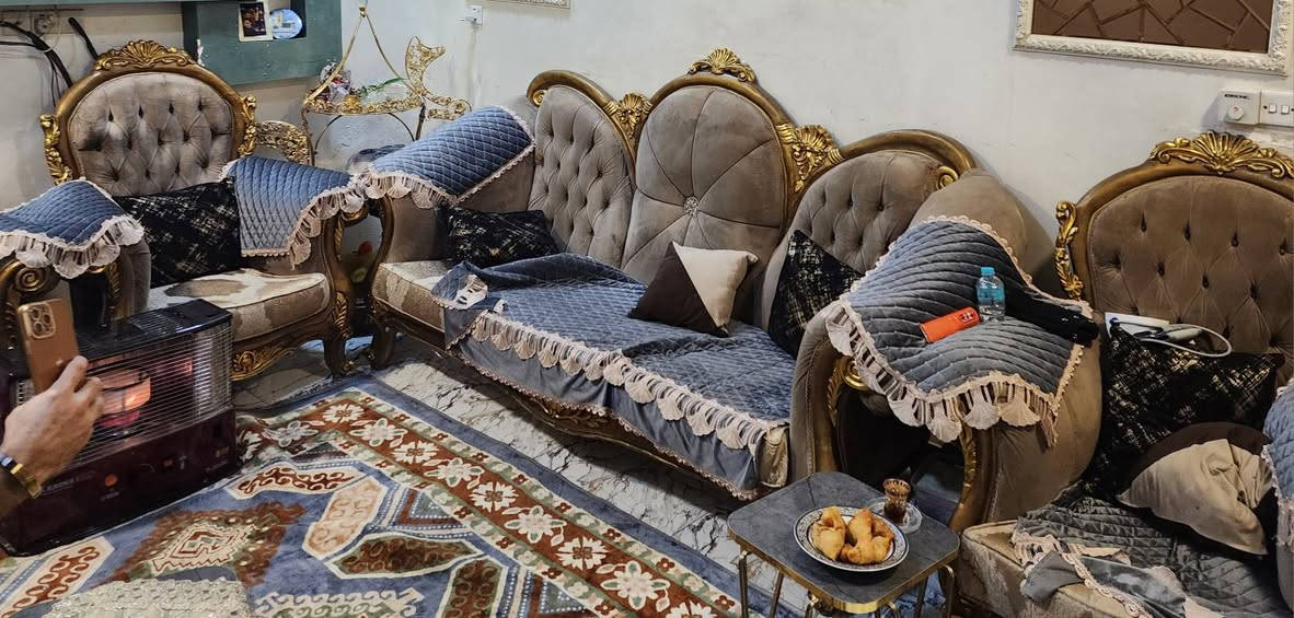 السلام عليكم 
تخم مصري دمياطي 10 مقاعد مستخدم قليل 
العنوان بغداد الاعظمية 
للاستفسار *********** موجود واتساب
