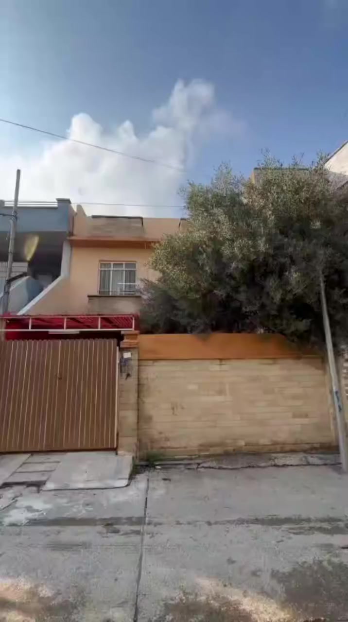 دار للبيع
الموقع : حي الصديق الاولى ( قرب سايدين الصديق ) 
المساحة : 140 متر 
الواجهة : 7 متر
الاتجاه : شروق تام
فرع صبة
الدار فارغ تسليم فوري
الطابق الاول : غرفة نوم وهول واستقبال ومطبخ وصحيات
الطابق الثاني : غرفتين نوم وصحيات
المكاتبة مع الشرعي
بسعر مناسب 
نستقبل عروضاتكم في اغلب مناطق الجانب الايسر
((لمعرفة السعر علق بتم لتصلك السعر)) 

للاستفسار الاتصال على الارقام
***********                                   ***********
