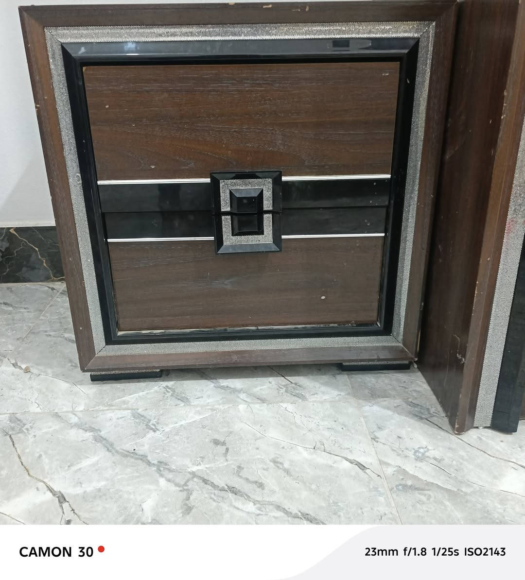 السلام عليكم ورحمة الله وبركاته اخوان غرفت خشاب تركي للبيع 300 وبيها مجال القائم الكرابله قرب مدرسة سويحل الاستفسار الاتصال ع هاذه الرقم ***********
