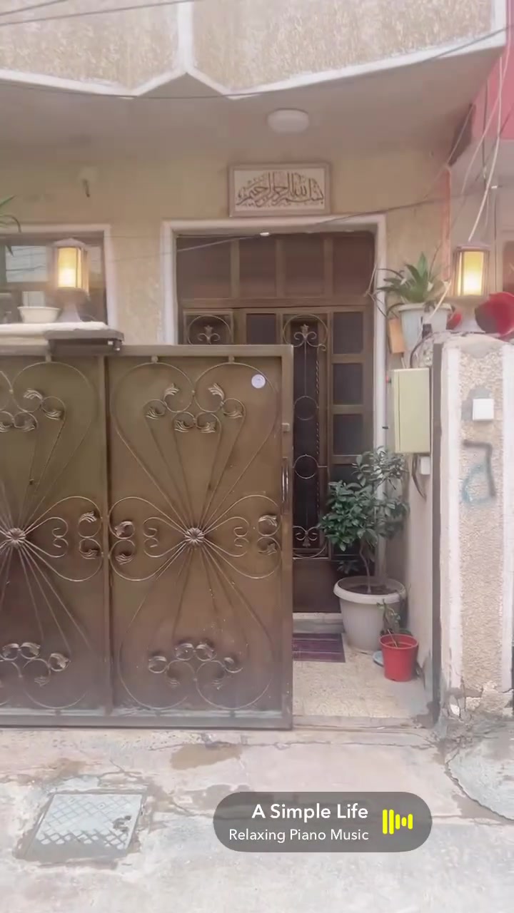السلام عليكم دار زراعي في بغداد حي تونس افاق عربية نهاية شارع اسواق دانية سند 25 اقرار محكمة للبيع 50 متر الواجهة 4.5 والنزال 11 الارضي صالة وطبخ وحمامات والاول غرفتين نوم وبالسطح غرفة صغيرة سندويج السعر 118 وبي مجال قليل للاتصال ***********
