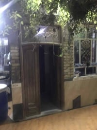 للبيع بيت ملك صرف مساحة 200 متر طابق الارضي يتكون  غرفتين وصاله  ومطاب...