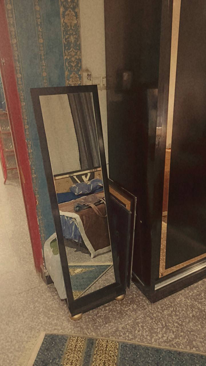 غرفةLV سبع قطع ضررها فقط سجج ميز تواليت مكان دورة شارع ابو الطيارة***********
