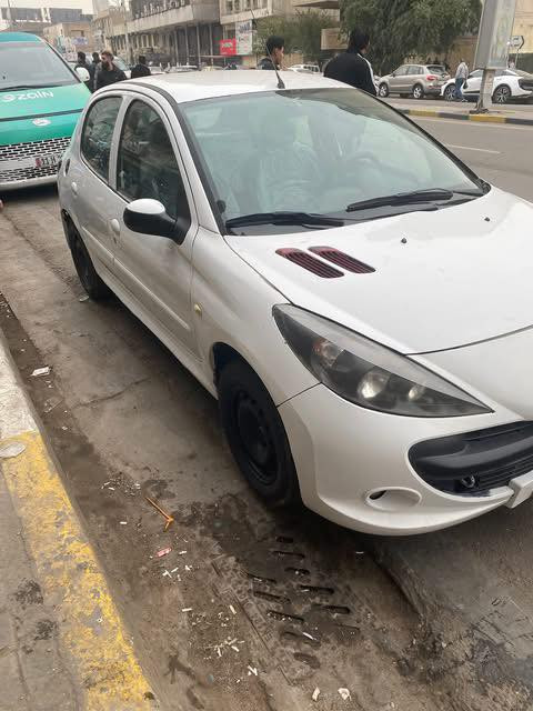 ٢٠٦+٢٠١٢ سيارة مكينة كير كلج جديد بس مشكلة بيهة الدشبول طافي والله ماعندي مجال اوديهة سعر ٣٧ورقة *********** بدون صبغ بس جاملغ امامي مصبوغ والجاملغ الخلفي بي طعجة يحتاجلة بارد
