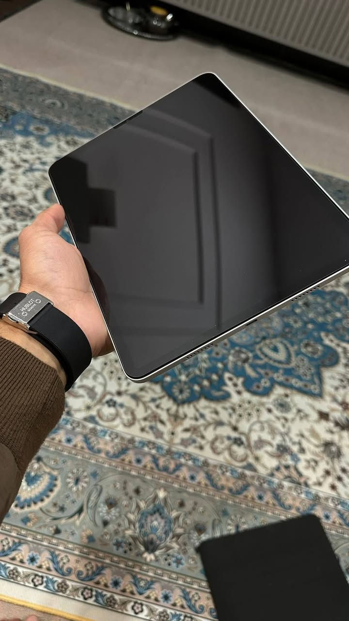 السلام عليكم
ايباد 11 برو الجيل الرابع M2 ذاكرة 256 اصدار 2023  السعر ٧٠٠
البطارية 90 النظافة 💯 شخط واحد ما بي جداً محافظ علية ومستخدم للدراسة فقط غراضة كلها كاملة مكاني بغداد  للتواصل ***********
