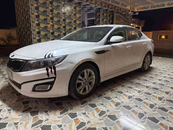 السلام عليكم ورحمة الله 
كيا اوبتما 2014 
ماشية 131 
بيها قطعتين صبغ چاملق وبنيد 
بأسمي تحويل مباشر 
السعر 125 وبيها مجال للطيبين 
رقم الهاتف : *********** + واتس اب
