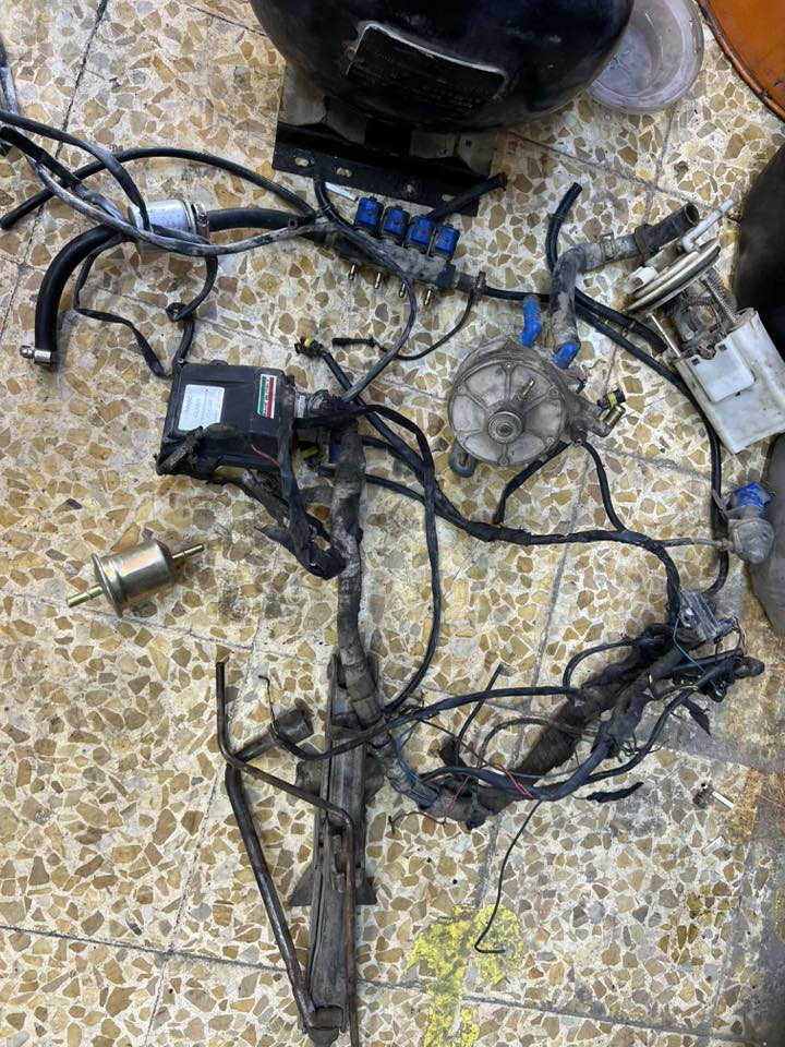 منظومه غاز كلشي مااعرف بيها اشتريت سياره وفلشتها هيه وملحقاتها كامله وهاي تفاصليها كلها 250 وبيها مجال مكانها موصل الايسر
***********
