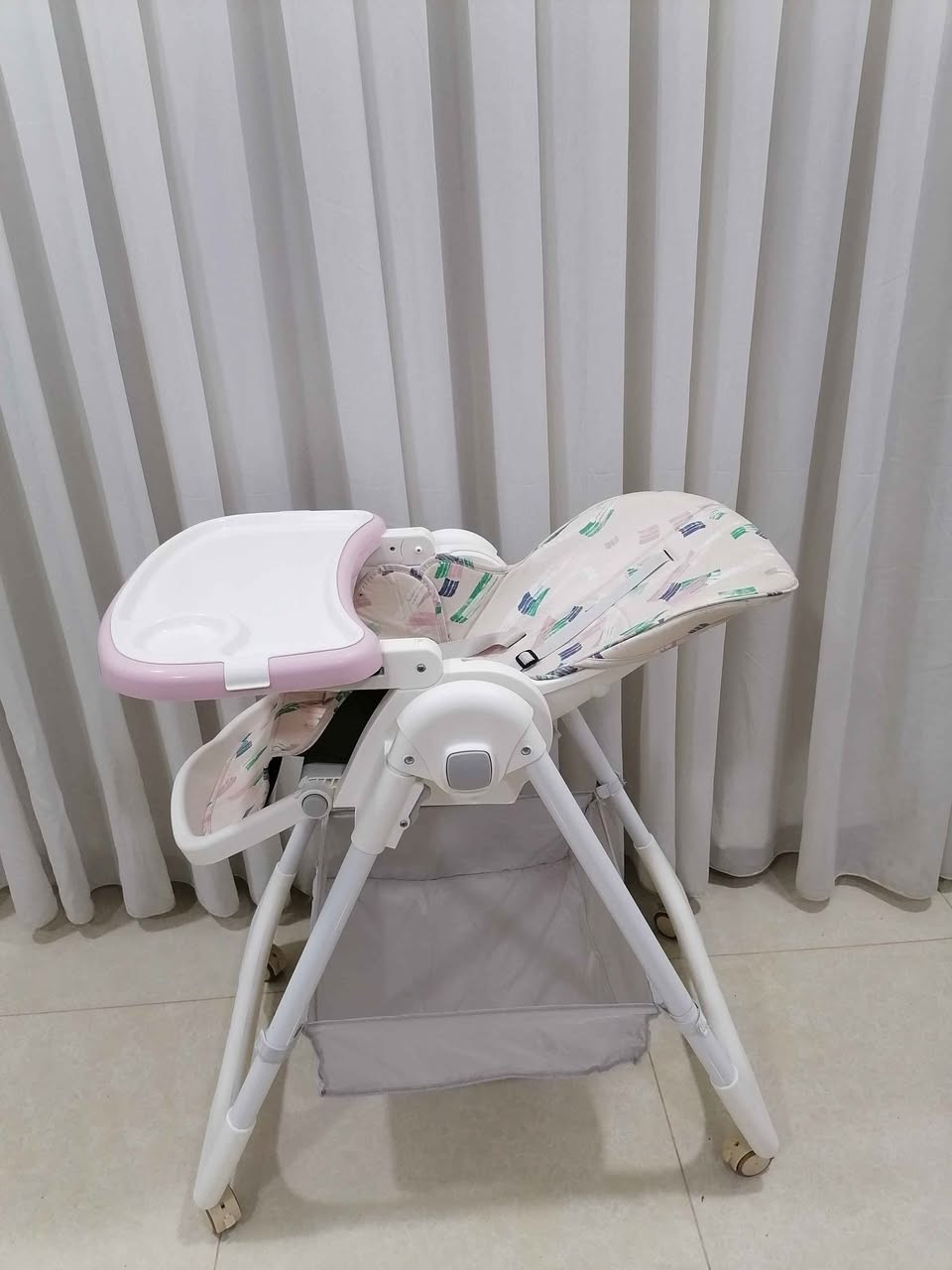 كرسي طعام يمكن تحويله إلى منام ويوجد به اربع مستويات للارتفاع
الموقع بغداد الكاظميه للاستفسار *********** بغداد, العراق
