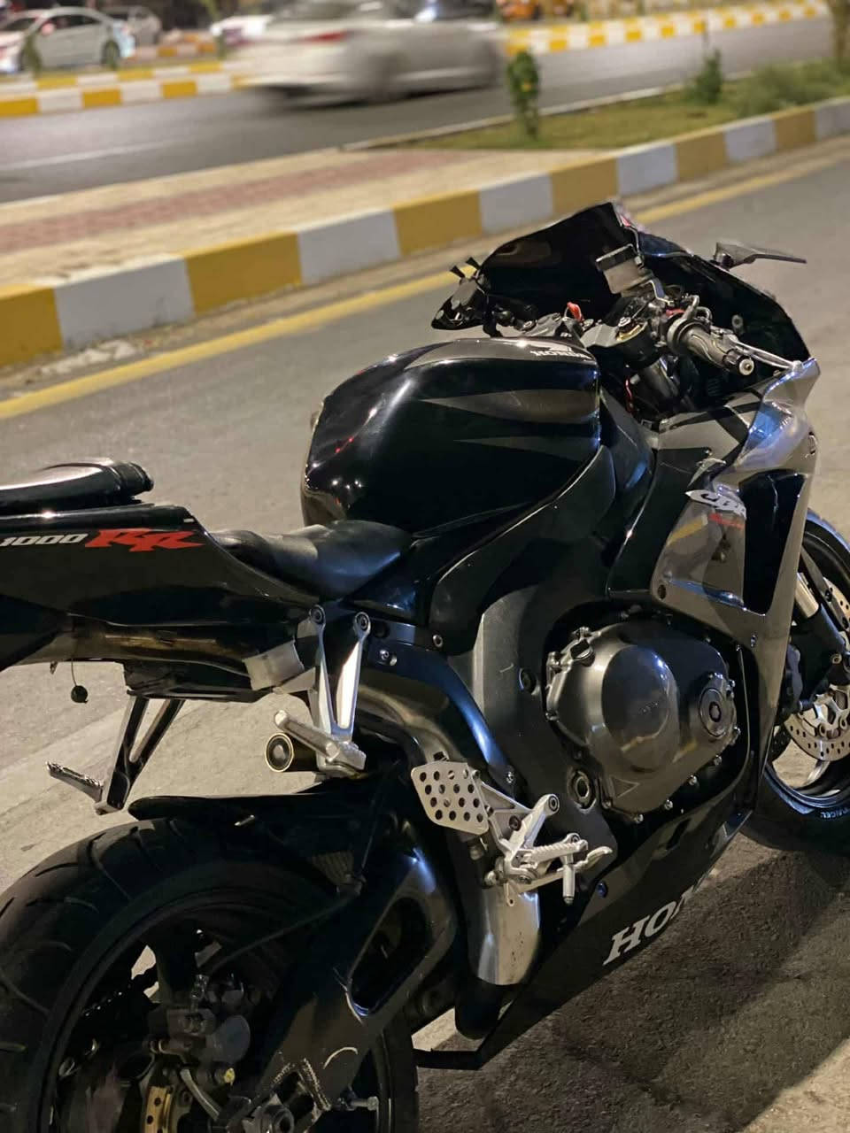 اسلام عليكم بطح rr موديل 2007 مكينه 1000 دراجه نظافت فول السعر 15$
الدراجه شغاله بس فاره يطق  المكان صويره
الستفسار رقم ***********
