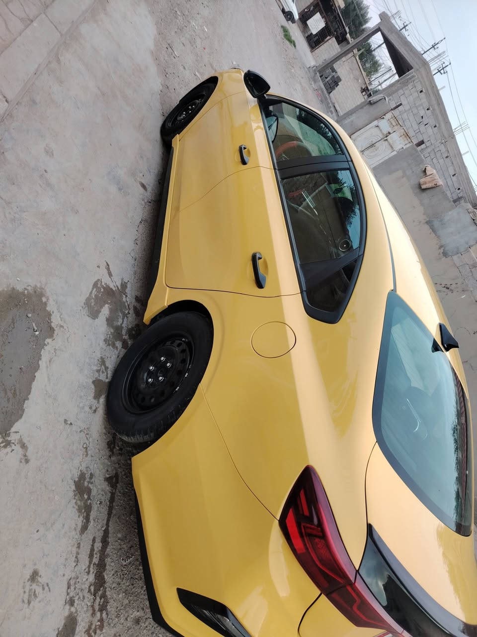 السلام عليكم كيا فورتي للبيع 2021 سياره فول مواصفات سياره خير من الله الكيراي توني  بدلته ايتي سياره باسمي منظومه غاز تخم تاير جديد ما ناقصها اي شيء السعر 155 رقمي*********** المكان بسمايه مجمع الحسان السكني
