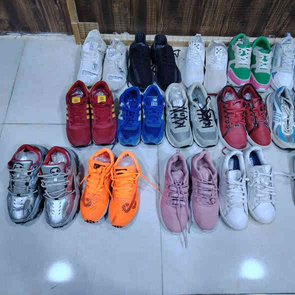 احذية 👢 نسائي بالة اوربي اصلي قياسات من 35 احد 40 بأسعار مناسبة العنوان الصوفيه سده قرب ملعب محمد حميد  ***********
