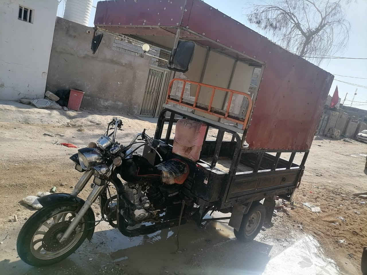 ستوته. ام تي ار... نضيفه. محرك جديد. كير بكس جديد دبلات بك لايت باتري  كابريته تخم تاير كله جديد رقم صدامي... بواحد و 200. وبيها مجال.. مكاني نجف


**إذا كنت صاحب هذا الإعلان وتريد حذفه لأي سبب، رجاءا أرسل رسالة إلى الدعم الفني**