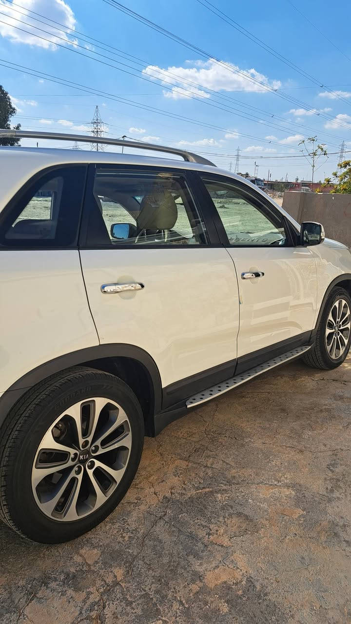 كياء سورنتو
مديل 2014  
خليخي فول موصفات 
بنوراما كشن كهربائي 
بصمة تشغيل
 بصمة أبواب
كشنات جلد 
بكلايتات لد 
مكفولة كفاله عامة 
محرك 4. 2400 دوش
ماشية 101km
3 قطع تبريد 
رقم صاحب السيارة:***********
عنوان بغداد الثعالبة 
سعر : 170 قفل
