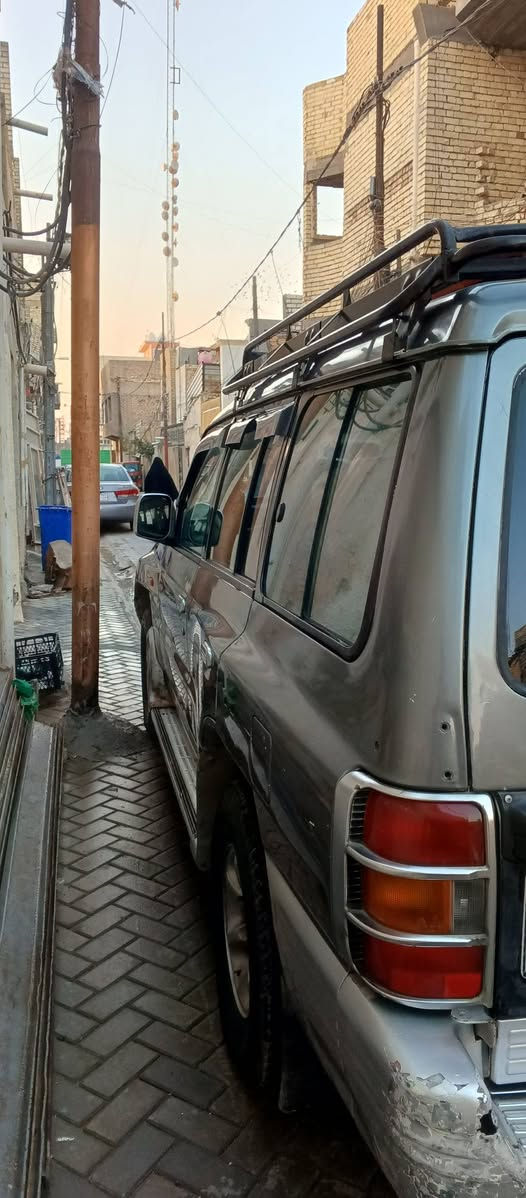 السلام عليكم باجيرو موديل 98 للبيع رقم بغداد باسمي مكينه بلادي كير اوتو صدر جديد تبريد شغال قطعتين مصبوغه احزام رايده55وبيه مجال تبريد جديد هسه شاده ***********
