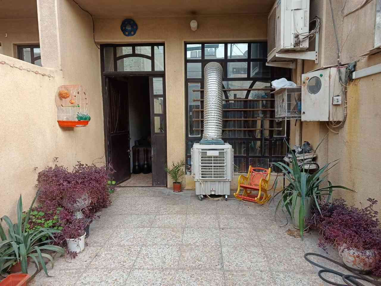 🔴 دار للبيع في منطقة الامين الثانية
📍قرب جامع الرسول الفلكة المشجرة 

🟠المساحة 75 متر
🔹 الواجهة 4 الا ربع
🔹 النزال 20 متر

يحتوي على طابقين بناء 2013 بناء جيد

 الطابق الاول استقبال ومطبخ بي ساحة درج وصحيات وغرفة نوم 
والطابق الثاني غرفتين نوم وصحيات 
والطابق الاخير سطح كبير وبي غرفة چينكو كبيره مخزن للغراض

✅ السعر :- 180 مليون مع مجال بسيط جداً 

📌 للاستفسار اكثر الاتصال على الرقم *********** متوفر واتساب
