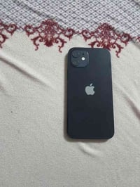 ايفون 12 لعادي ذاكره 64 بطاريه 86 الجهاز نضيف جدا مامفتوح سعره ٢٦٠ الف...