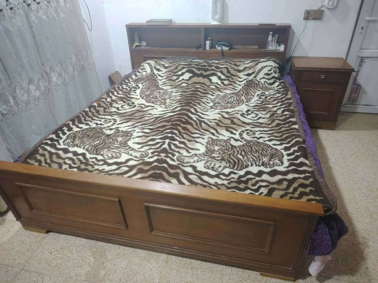 غرفه نوم نضيفه 6 قطع 
السعر 300 بيها مجال


**إذا كنت صاحب هذا الإعلان وتريد حذفه لأي سبب، رجاءا أرسل رسالة إلى الدعم الفني**