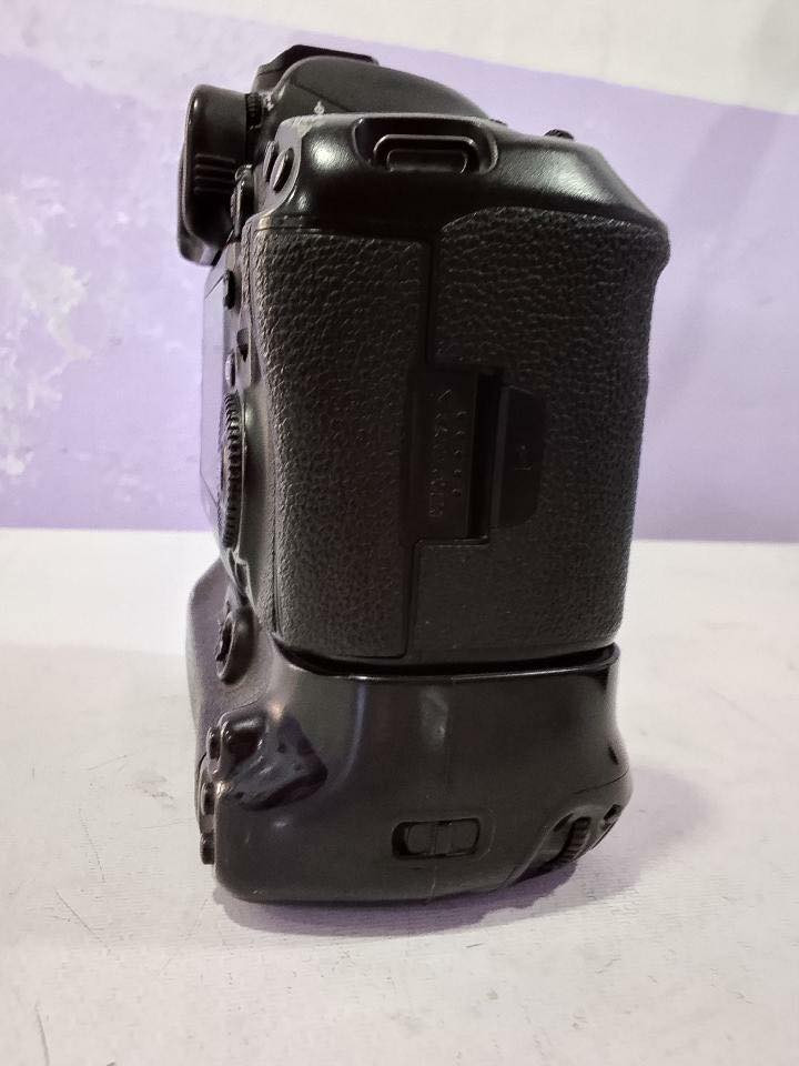 بدي كانون 5D مارك فور للبيع
ملحقاته 
بدي 
كرب 
بطارية 
شاحنه 
جنطة 
ملاحظة / الكامره بيه خط ازرق بالزاوية مايأثر لا على فيديو ولا على صوره 
مكاني بابل 
التوصيل مجاني 
للأستفسار والاتصال 
***********
