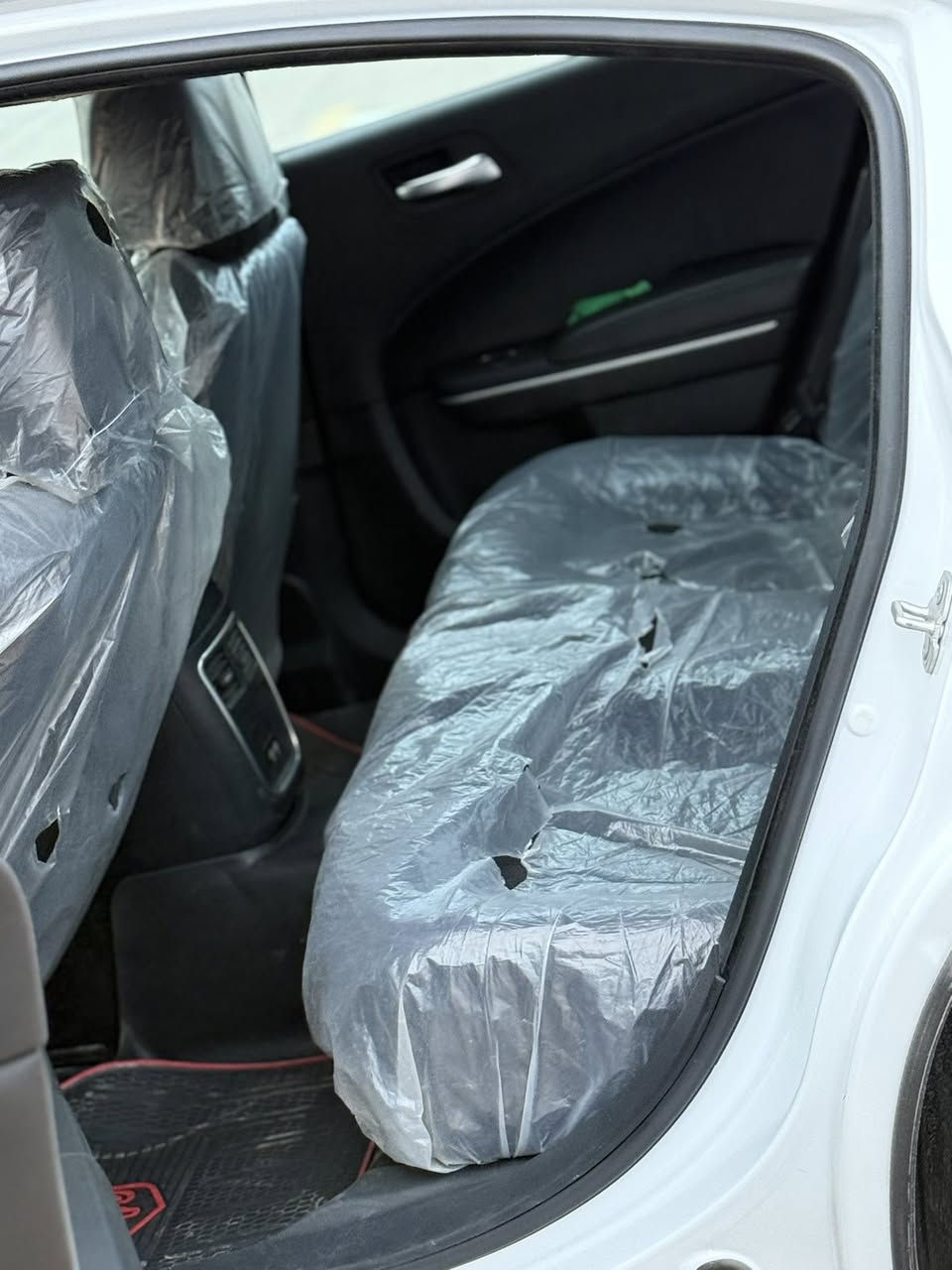 السلام عليكم جارجر 2023 اصل اصل اصل(بيع مستعجل)
مكينه 8 سلندر 
السياره بوليسي 
رقم بغداد ب اسمي تحويل ثاني يوم 
السياره جاهزه الاخير الف ماتصرف عليها 
السونار موضح كدامك لا تكلي شبيها 
كفاله كير ومكينه 100 /100
السياره جديده مو نفس باقي السيارات مكطعه
السعر 195 قفل 
رقم الهاتف ***********
