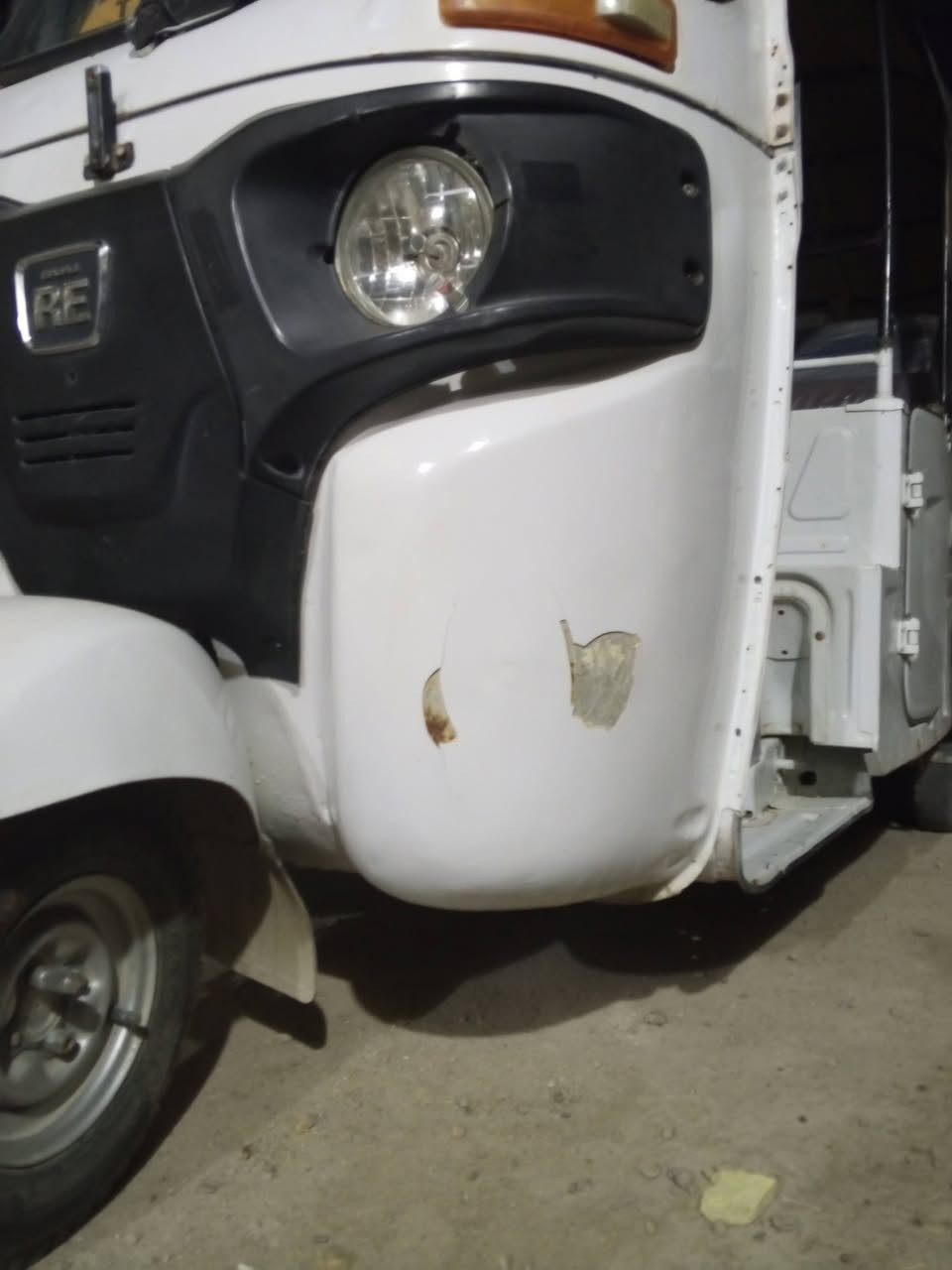السلام عليكم تكتك للبيع 2022
اوراق أصولي كامله بيه ضربه بسيطه بالدوسه صفح 
وضربه باللغد هم بسيطه 
مكينه مكفوله 
المكان الحمزه الغربي 
للاستفسار الاتصال ***********
