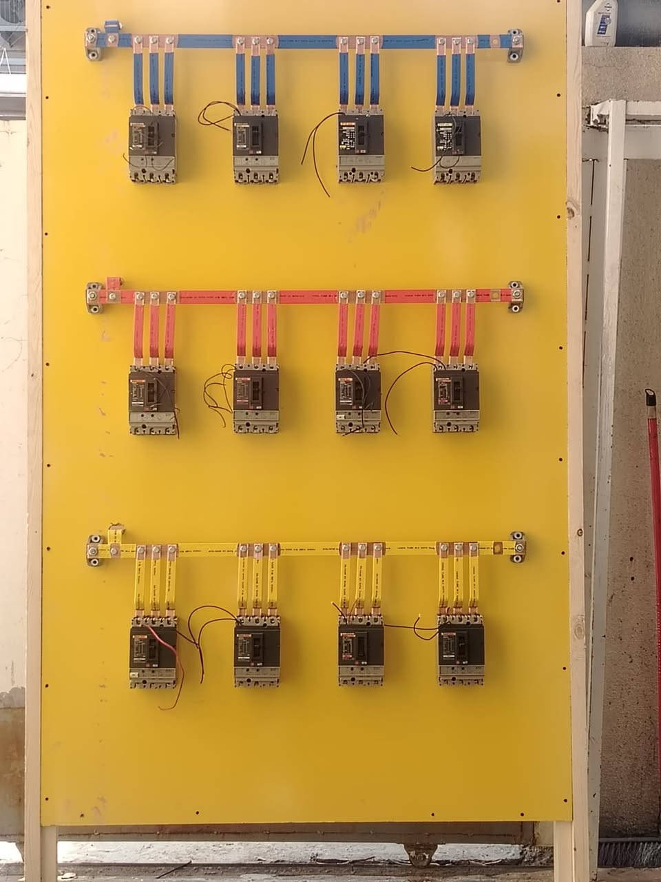 سلام عليكم موقع مولد البيع بغداد السكان الموقع يحتوي علا مولدات عداد اثنين  وحصه 400 كيفي خزين 70 الف الحمل جوزات داخل الموقع 1000 انبير كلي الكاع تشجير دوله المزيد التصال علا رقم ابو علي ***********
