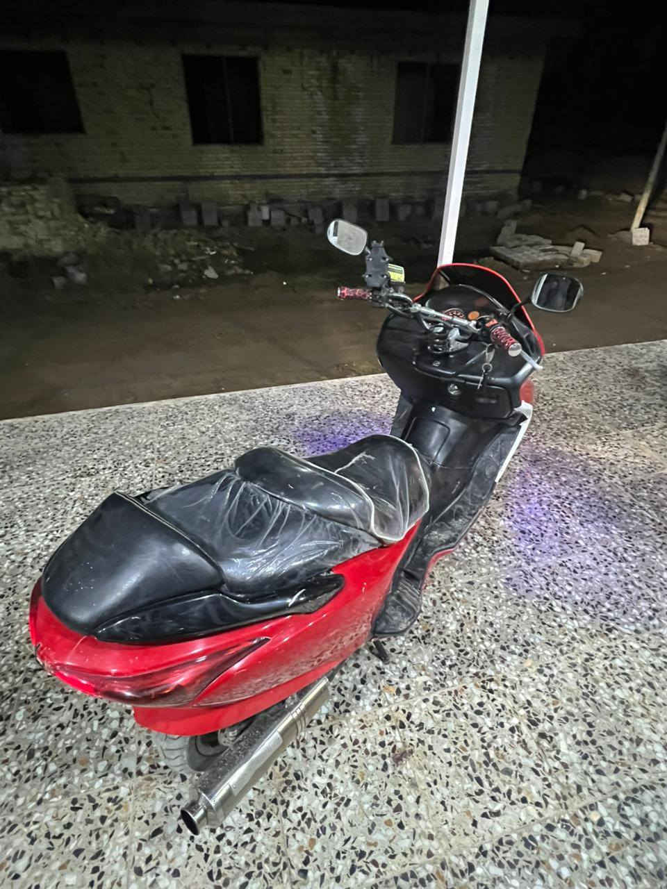 السلام عليكم 
للبيع 8/0 فوروه
دراجه كفاله 
مكينه ما مفتوحه تخبل اي نقص ما بيه 
تايرات جدد 
منظومه زنون 
كزوز رياضي صوت طرب 
دراجه تخبل شغل وطلع اي نقص ما بيها 
سعرها 900 متلكه هيج سعر بهيج نضافه عوزها بس غسل 
مكاني بغداد الراشديه 
رقمي ***********
